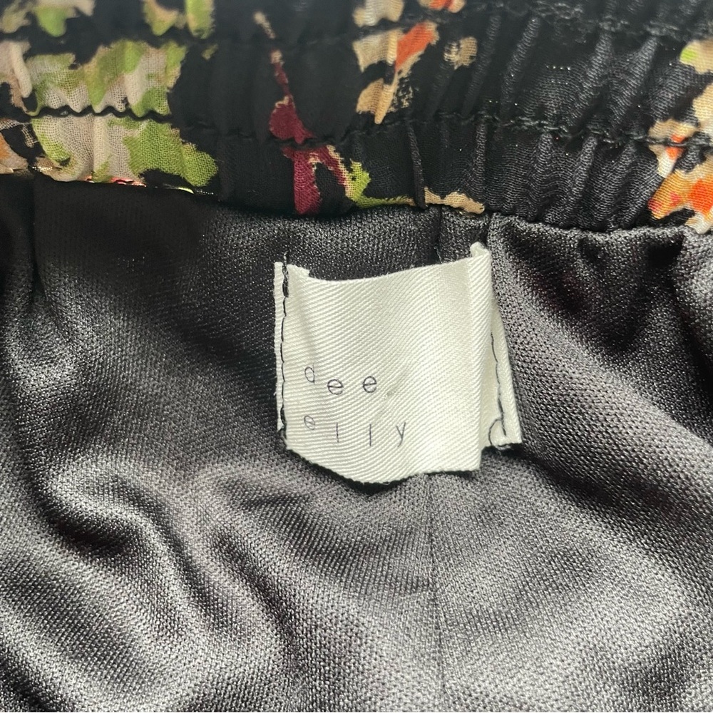 Dee Elly Floral Black Women's Shorts size medium - Picture 7 of 7